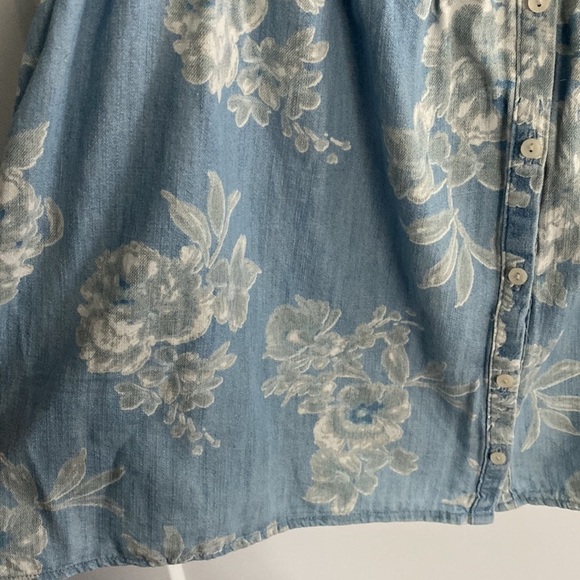 Old Navy Floral Chambray Button Down Blouse - Picture 6 of 10